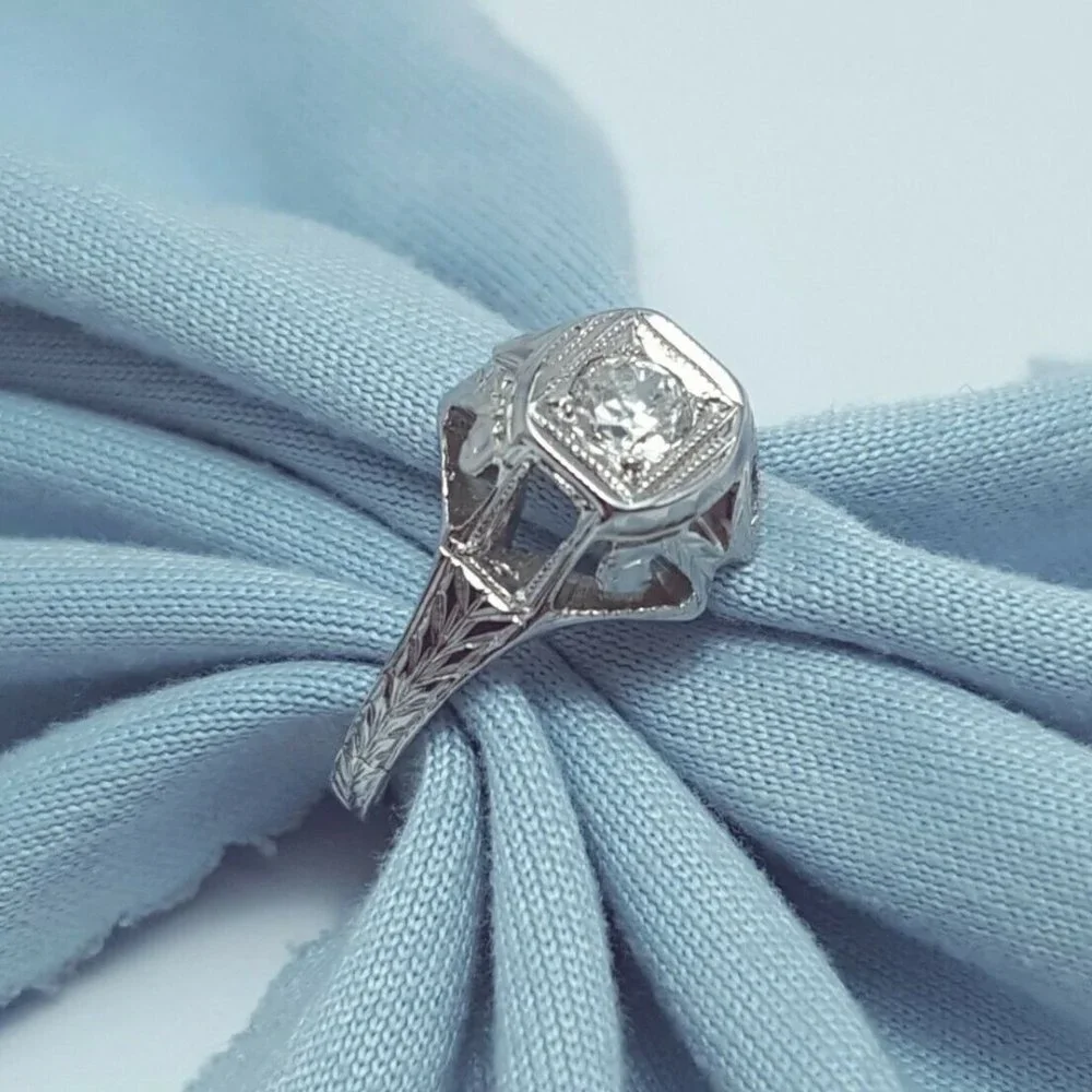 Vintage 18K Solid White Gold Art Deco Ladies Diamond Wedding Engagement Ring